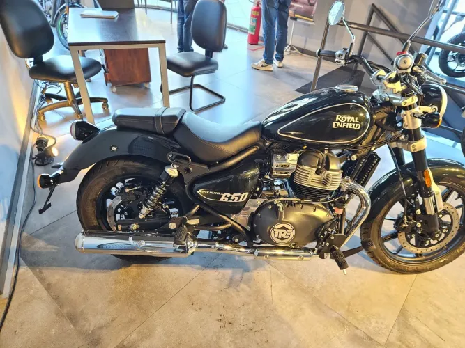 SUPER METEOR 650 - 0KM - YAN