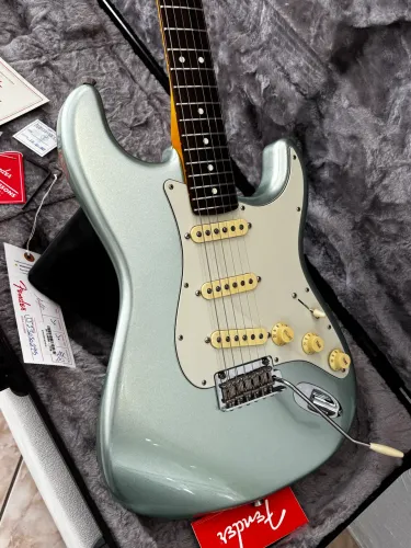 Guitarra Fender Stratocaster American Profissional 2