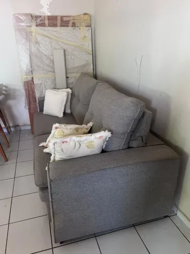 Sofá seminovo retrátil