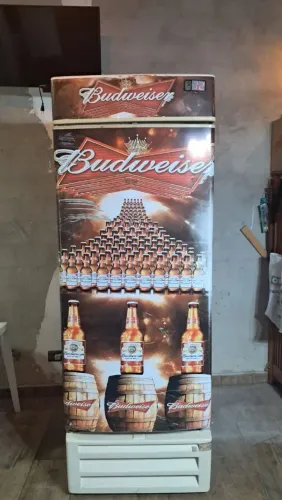 Geladeira Expositora funcionando perfeitamente em ótimo estado (Entrego)