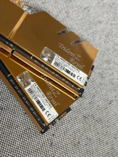 Memoria Ram TridentZ Royal 16gb RGB 2x8 3600mhz CL 18 Ddr4
