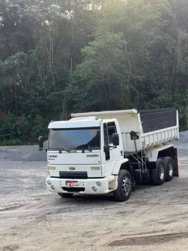 Ford cargo 2428 caçamba báscula
