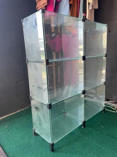 Balcão de vidro perfeito para expor seus produtos, com 6 nichos! R$400,00
