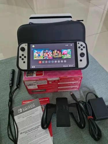 Nintendo Switch OLED 64GB + acessórios
