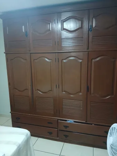 Vendo Guarda Roupa Madeira maciça!