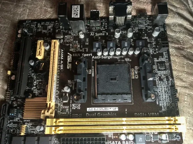 DUAS PLACAS MÃES SOKETE FM2 COM DEFEITO LIGA NÃO APARECE IMAGEN