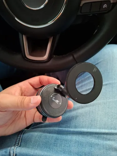 Suporte magnético para carro