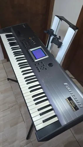 Teclado Roland Fantom FA 76