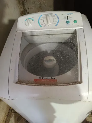 Máquina de lavar roupa Electrolux 9.0 kg com defeito