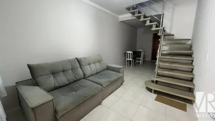 Aluguel de Sobrado em Camboriú-SC - 2 quartos, 1 sala, 1 banheiro, 2 vagas de garagem - Sã