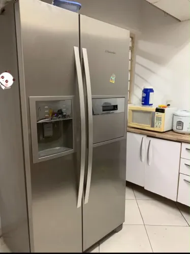 Geladeira Electrolux Side by Side modelo SH72X.