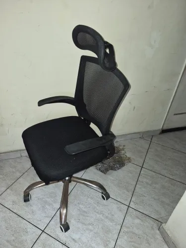 Cadeira de escritorio com regulagem de altura