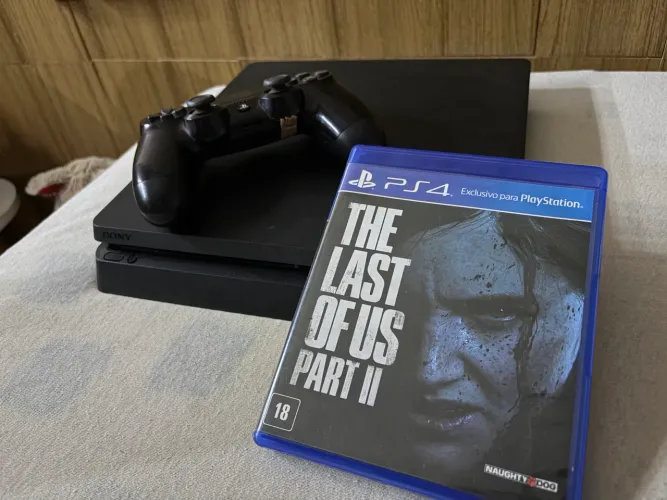 PS4 Slim 500GB Completo + 2 Controles (1 Original) + The Last of Us Part II