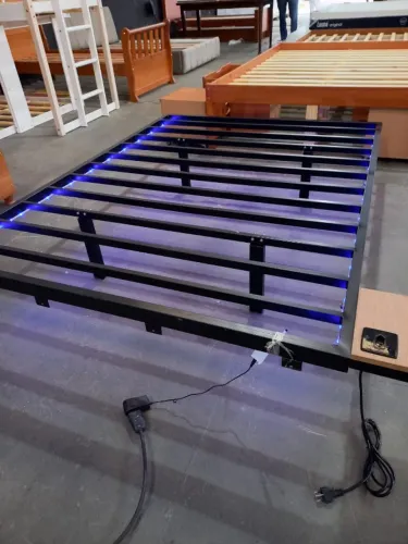 CAMA DE CASAL FLUTUANTE COM LED PRETA - R$ 1.299,99 À VISTA
