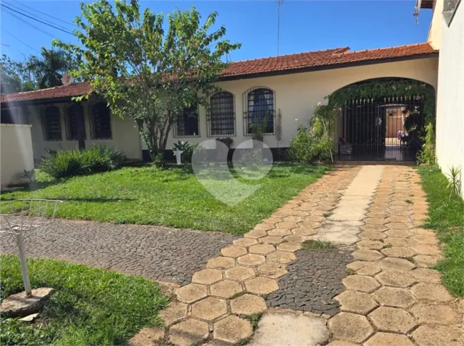 Casa à venda com 3 quartos, sendo 1 suíte, no Cidade Jardim, Pirassununga - SP