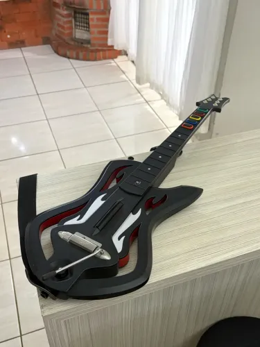 Guitarra Guitar Hero: Warriors of Rock + Jogo
