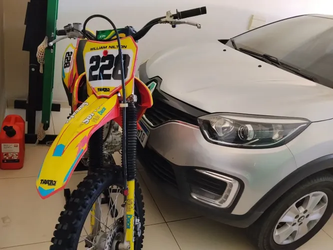 Vendo moto CRF Cross ou pra trilha