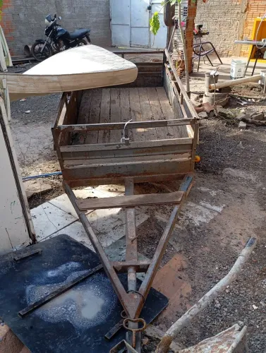 Vende-se essa carretinha documentada valor da carretinha 3.ml do jeito que tá aí