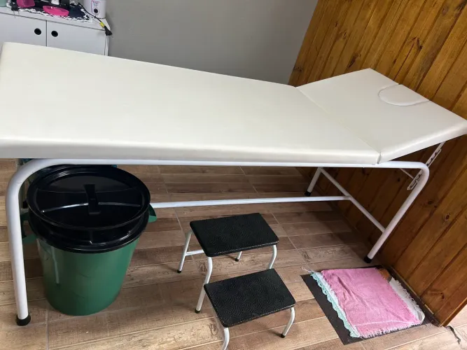 Maca para massagem, depilação e afins com regulagem de altura + escadinha