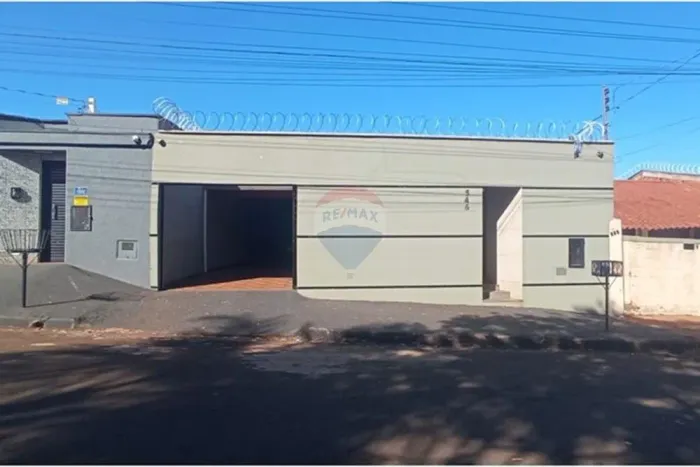 Casa à Venda, Com Dois Dormitórios No Bairro Alvorada Em Ituiutaba/MG.