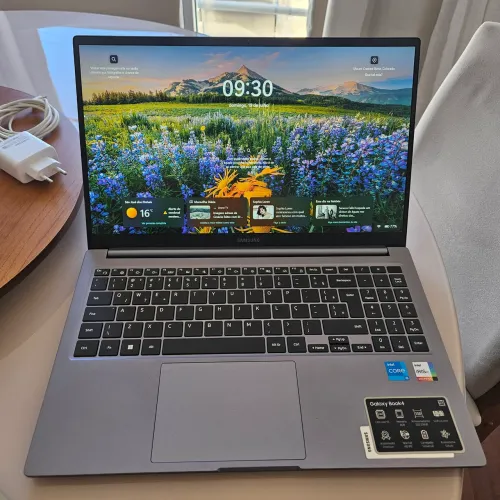 Samsung Book4 Intel i5-1335U 8GB 256GB Tela 15,6 Full HD IPS