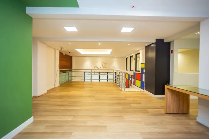 SALA COMERCIAL TÉRREA PARA LOCAÇÃO NO CENTRO EM CURITIBA