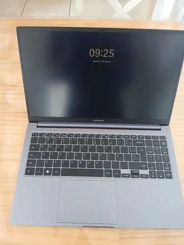 Notebook Samsung Book 4