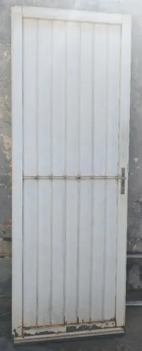 PORTA DE FERRO