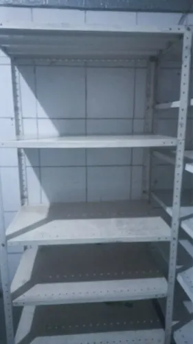 5 Prateleiras de comércio 200$ Cada