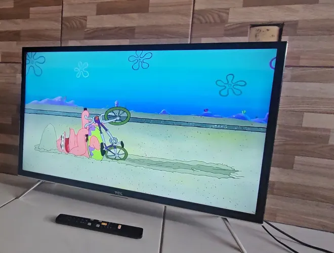 TV SMART NOVINHA ACEITO CARTÃO E ENTREGO 