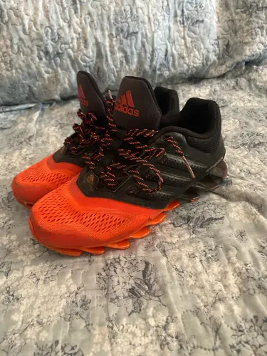 Tênis adidas Springblade