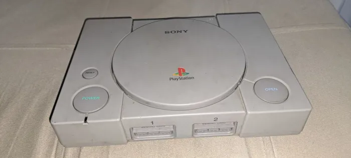 Playstation 1 fat (com tampinha traseira)