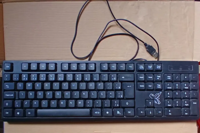Vende-se Teclado,Mause e caixa de som