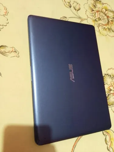 Notebook Asus usado bom vem com carregador
