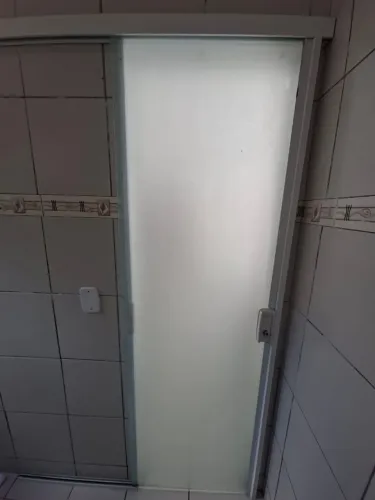 Duas portas de vidro , uma de 60 por 2,10 e outra por 90 2,10