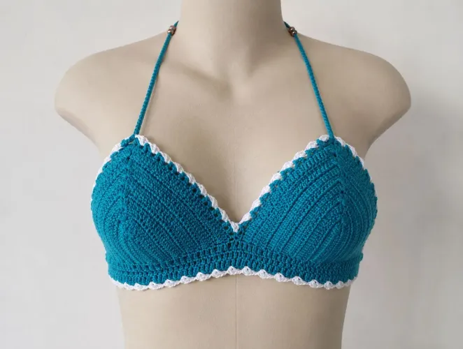 Top cropped de crochê para copa