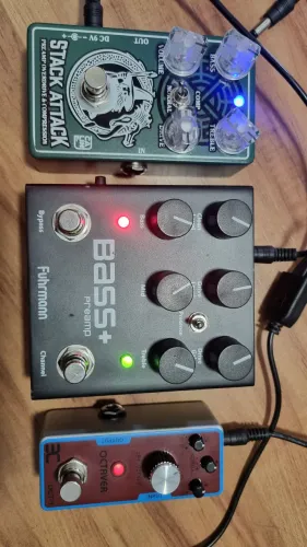 Pedal bass pré amp , oitavador octaver e pedal overdrive e compressor 