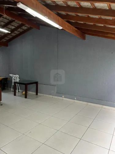 Casa para venda no bairro Laranjeiras em Uberlândia.