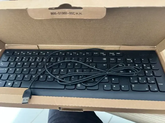 Teclado E Mouse Lenovo Essentials Usb Português (brasil) Preto