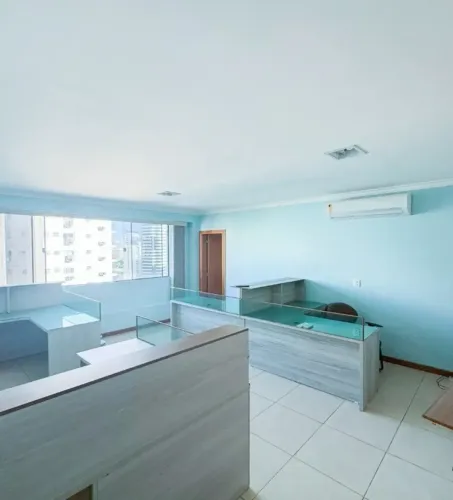 ALUGO ÓTIMA SALA COMERCIAL NO ED VILLAGE EMPRESARIAL COM 02 VGS DE GARAGEM