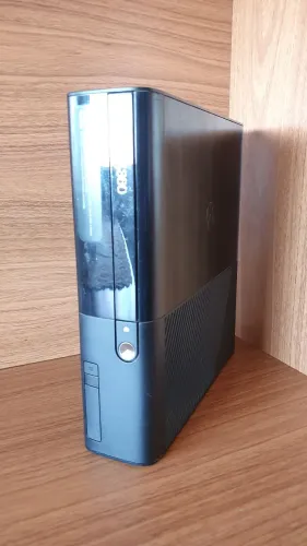 Xbox 360 Super Slim (DEFEITO!)