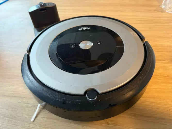 iRobot Roomba E5 - Robô Aspirador Usado com Peças e Acessórios
