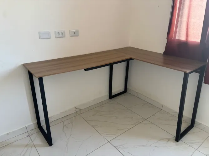 Mesa em L para escritório
