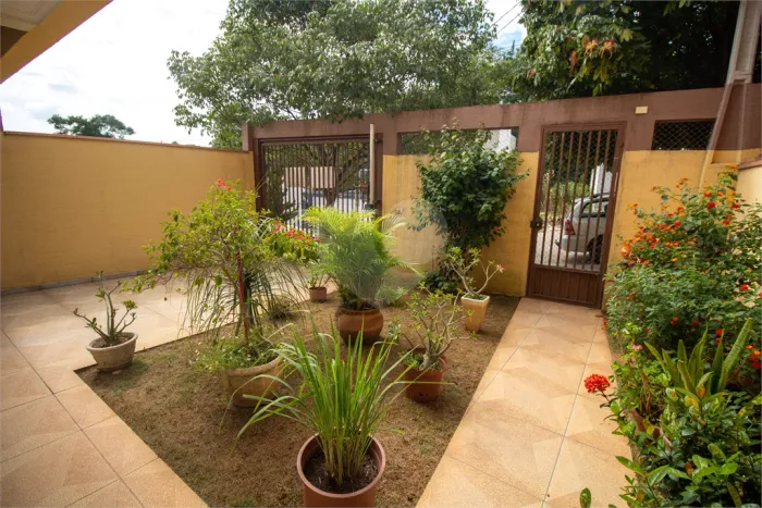 OPORTUNIDADE! SOBRADO COMPLETO COM ÁREA GOURMET E LOCALIZAÇÃO ESTRATÉGICA