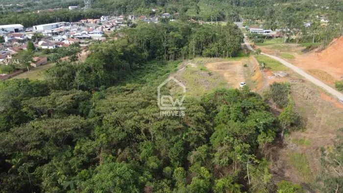 Terreno com Área Total de 6.468m² em Schroeder, SC