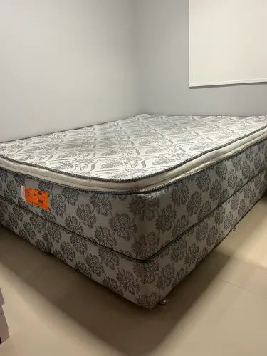 Cama Queen Size (Colchão + Base)