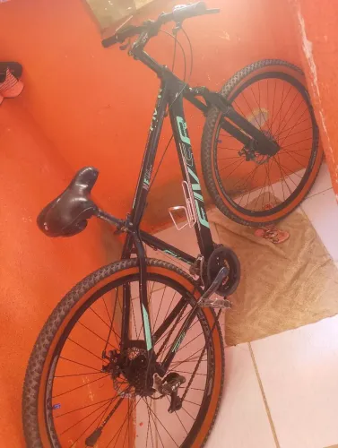 bicicleta toda boa aro 29 com amortecedor ela e de marcha pra pegar usar nada quebrado