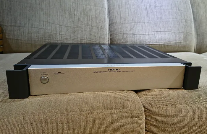 Amplificador de Potência Power Rotel RMB-1077 (7 Canais) - Em estado Impecável