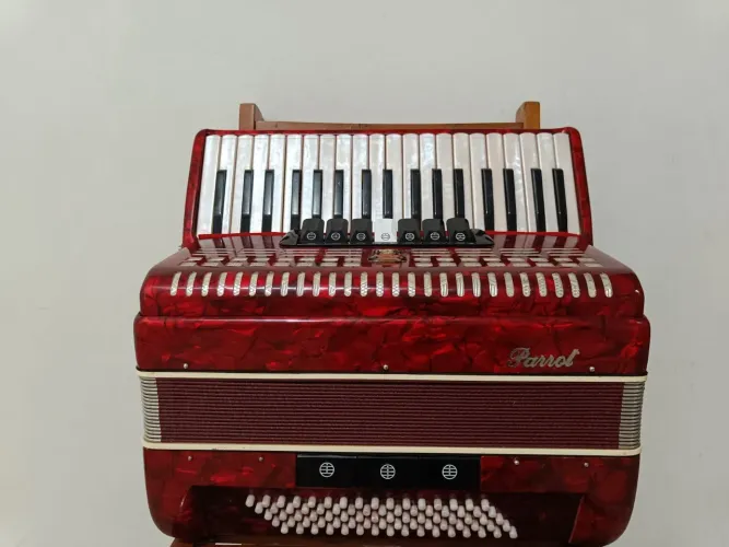 Vendo Acordeon - Parrot 80 baixos (vermelha perolada)