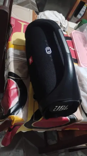 JBL bombox em ótimo estado, só estou vendendo pq tô precisando